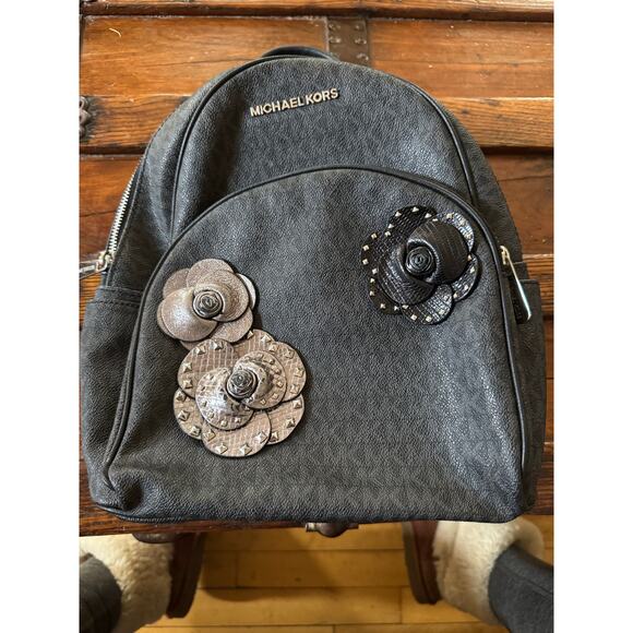 Michael Kors Abbey Medium Backpack with floral appliqués. - Picture 2 of 6